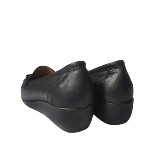 Γυναικεία παπούτσια δερμάτινα μαύρα - 1828